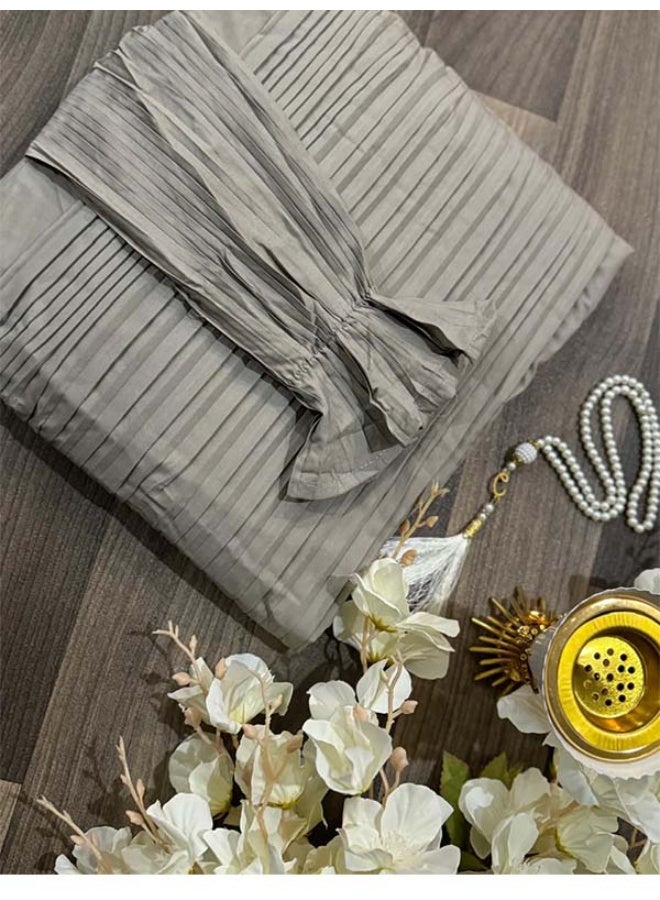 A very finely milled, one-piece prayer sheet that covers the entire body with a uniform and spacious size for all body types.